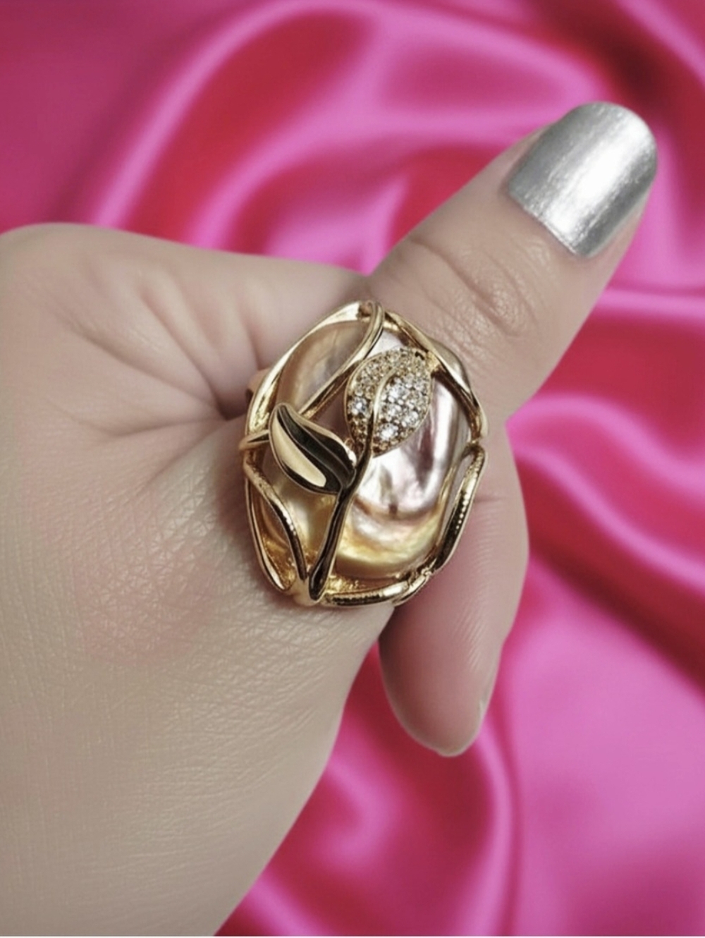 Freshwater Baroque Pearl Statement Ring - Pink & Purple Pearl w/ Crystal Leaf